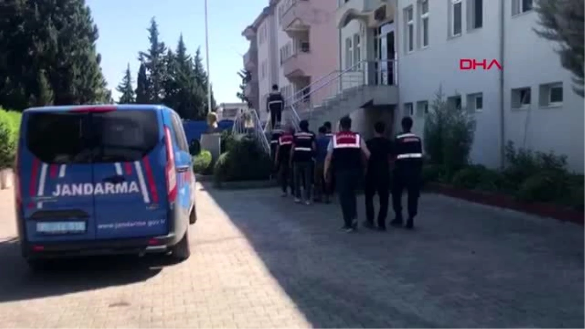 İzmir\'de terör operasyonu: 4 gözaltı