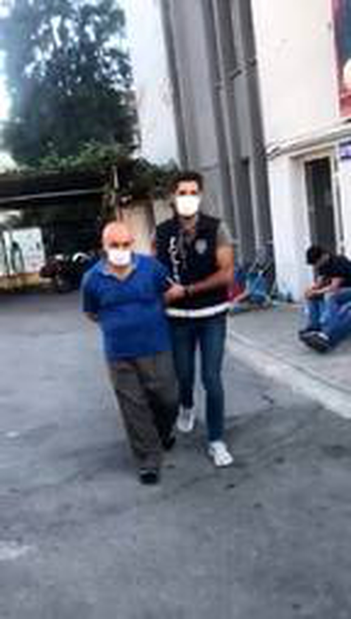 İzmir merkezli 13 ilde FETÖ operasyonu: 24 gözaltı