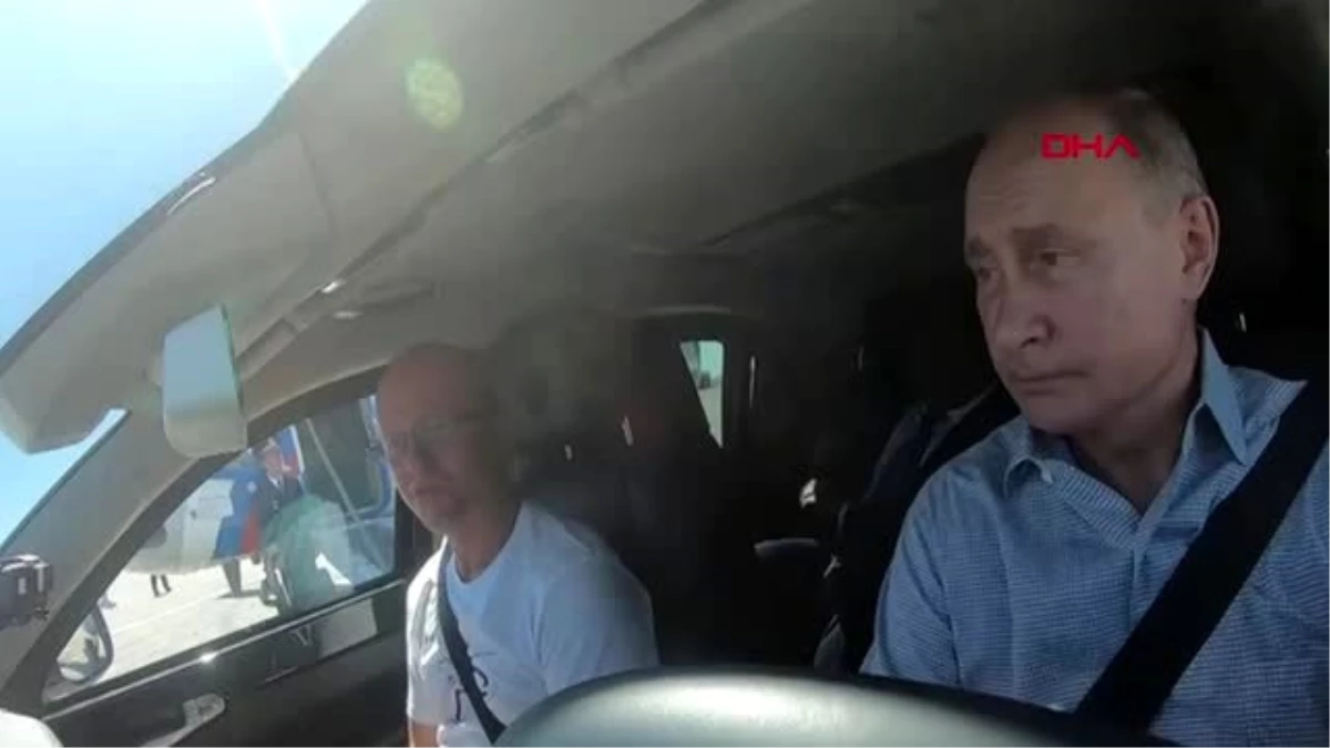 Putin, Kırım\'daki karayolu açılış töreninde direksiyon başına geçti