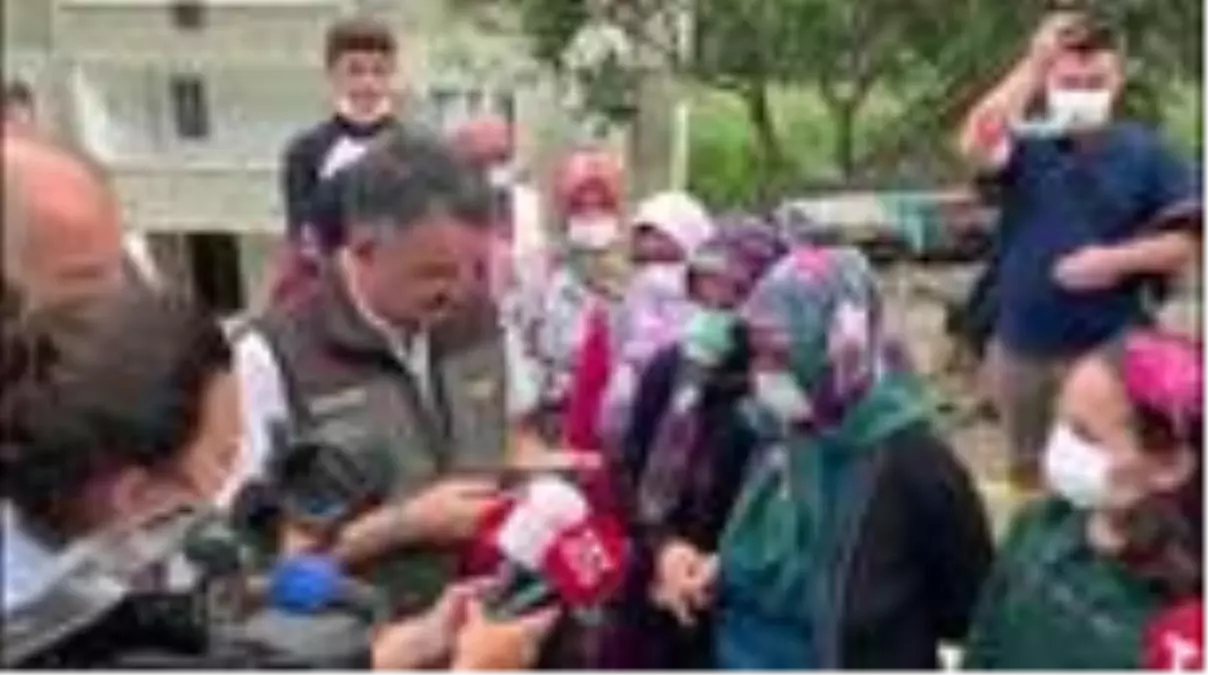 Son Dakika: Sel mağdurları ile görüşen Bakan Pakdemirli, Cumhurbaşkanı Erdoğan\'ı telefon ile aradı