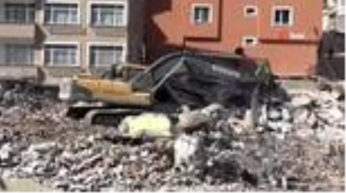 Son dakika haberi | Selden zarar gören Dereli\'de 2\'si kamu binası olmak üzere 15 binanın yıkımı gerçekleştirildi