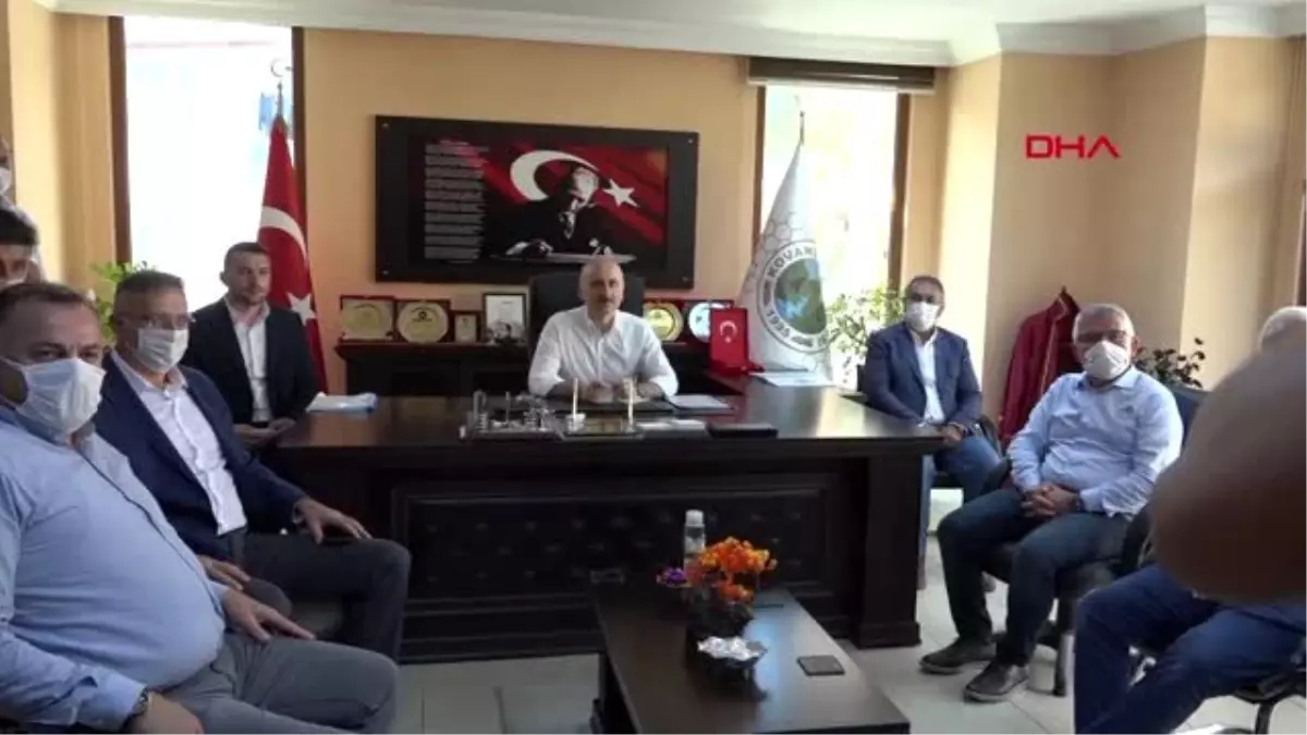 Ulaştırma Bakanı Karaismailoğlu, Afetin Vurduğu Kovanlık ve Çaldağ Beldelerinde incelemelerde...