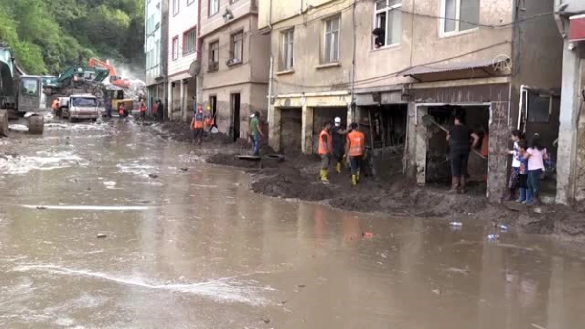 AFAD gönüllülerinden selde mağdur olanların temizlik çalışmalarına destek