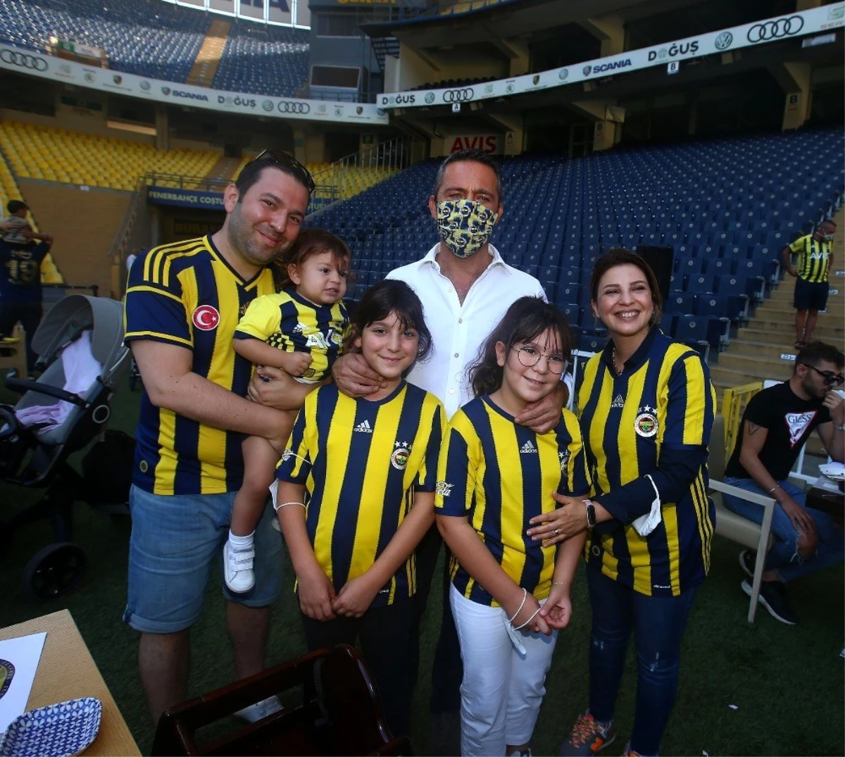 Ali Koç, Ülker Stadı\'ndaki kahvaltıda taraftarlarla bir araya geldi