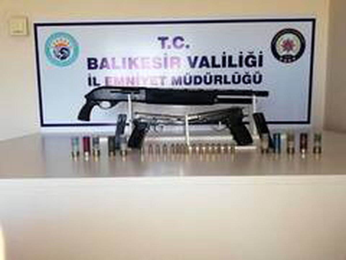 Balıkesir\'de polis 7 silah ele geçirdi
