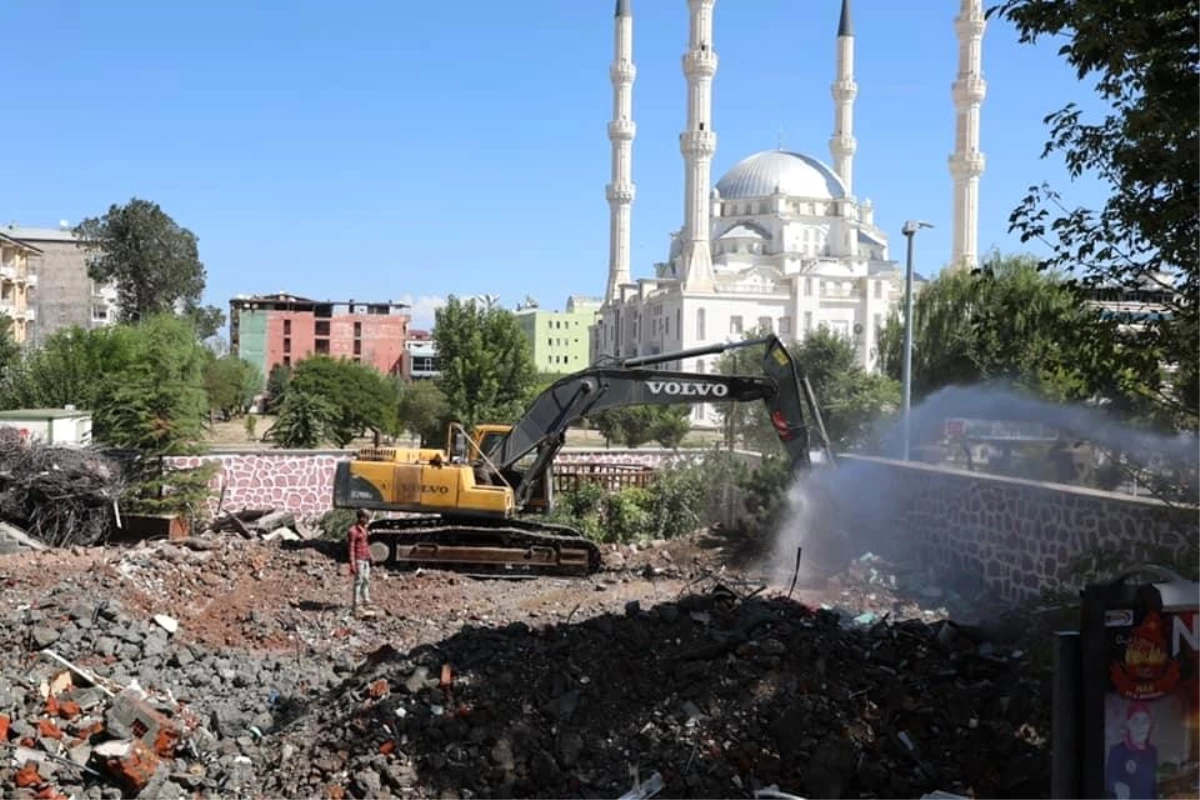 Iğdır\'da bulunan tarihi polis merkezi yıkıldı