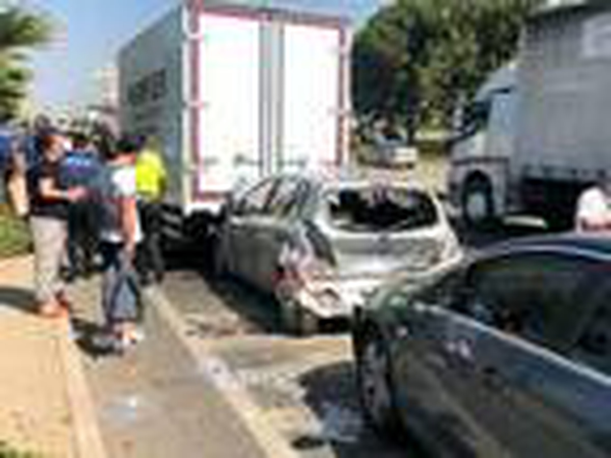 Son dakika haberi: Manisa\'da 5 aracın karıştığı zincirleme kazada 5 yaralı