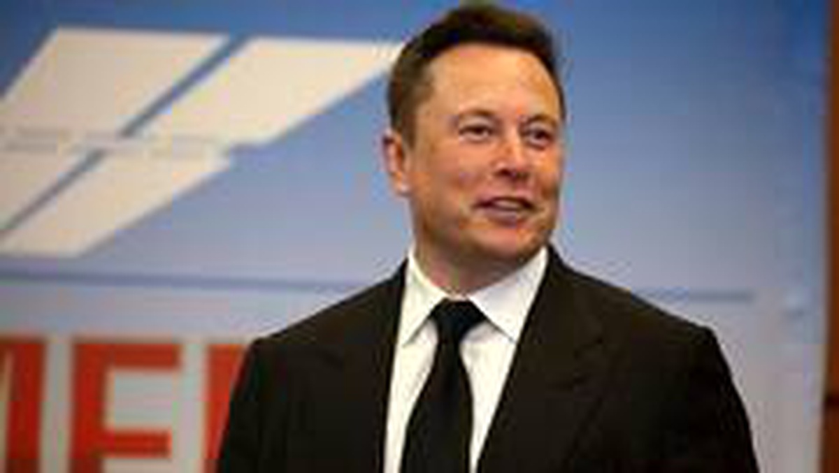 Neuralink: Elon Musk beynine çip takılan domuzu tanıttı