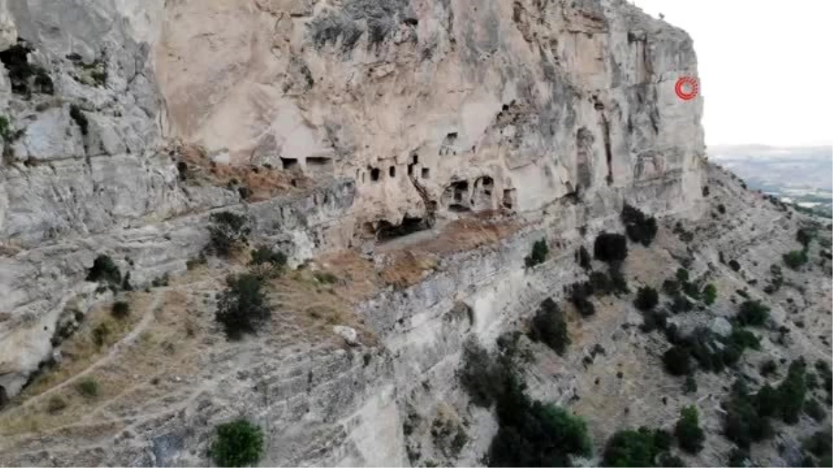 Tunceli\'nin kaya konutları "İn delikleri" dikkat çekiyor
