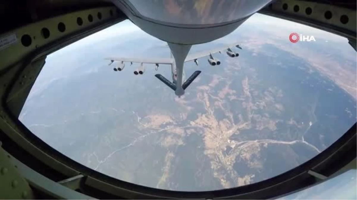 Türk uçaklarından ABD B-52\'sine havada destek