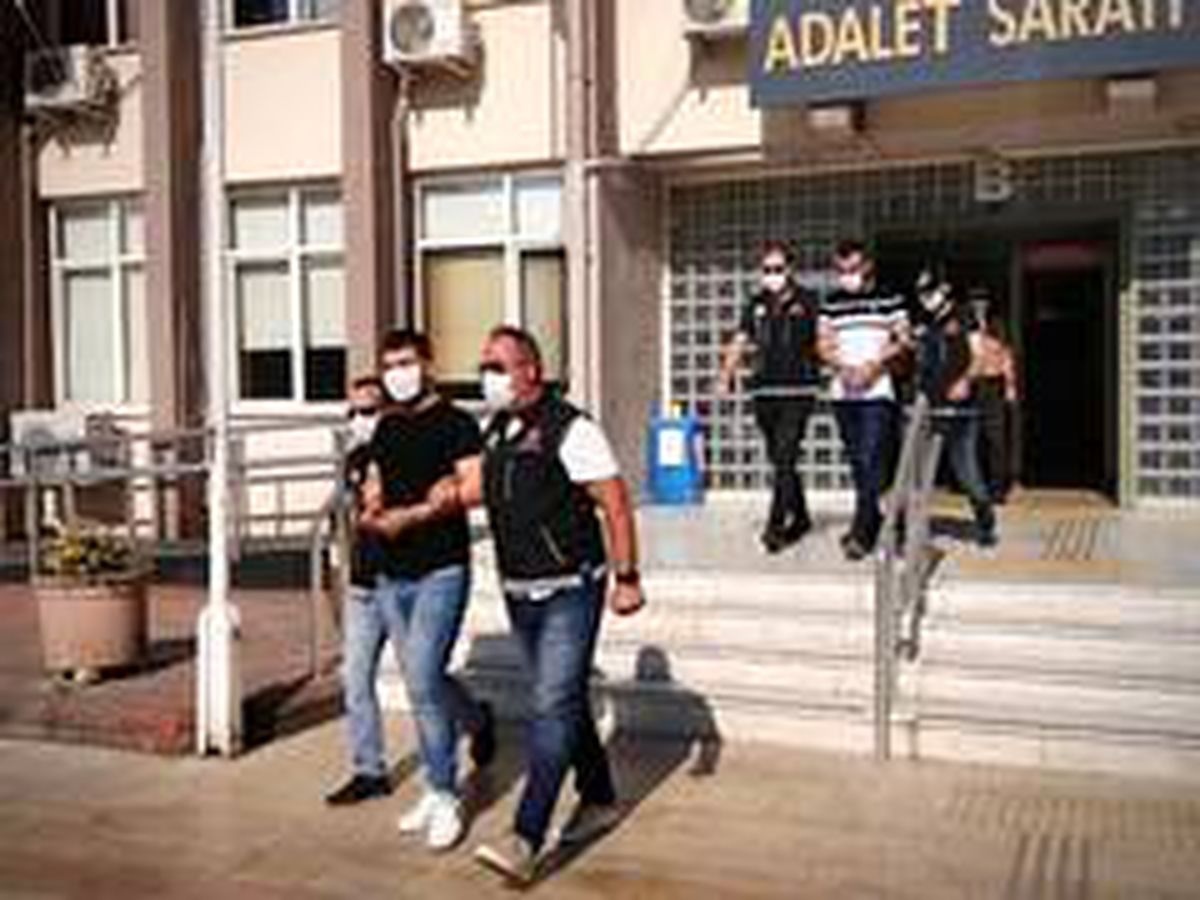 Üniversite öğrencileri uyuşturucu satmak suçundan tutuklandı