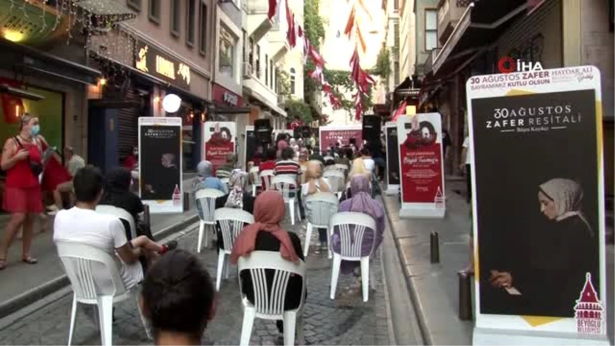 30 Ağustos Zafer Bayramı\'nda Beyoğlu sokaklarında piyano sesi yükseldi