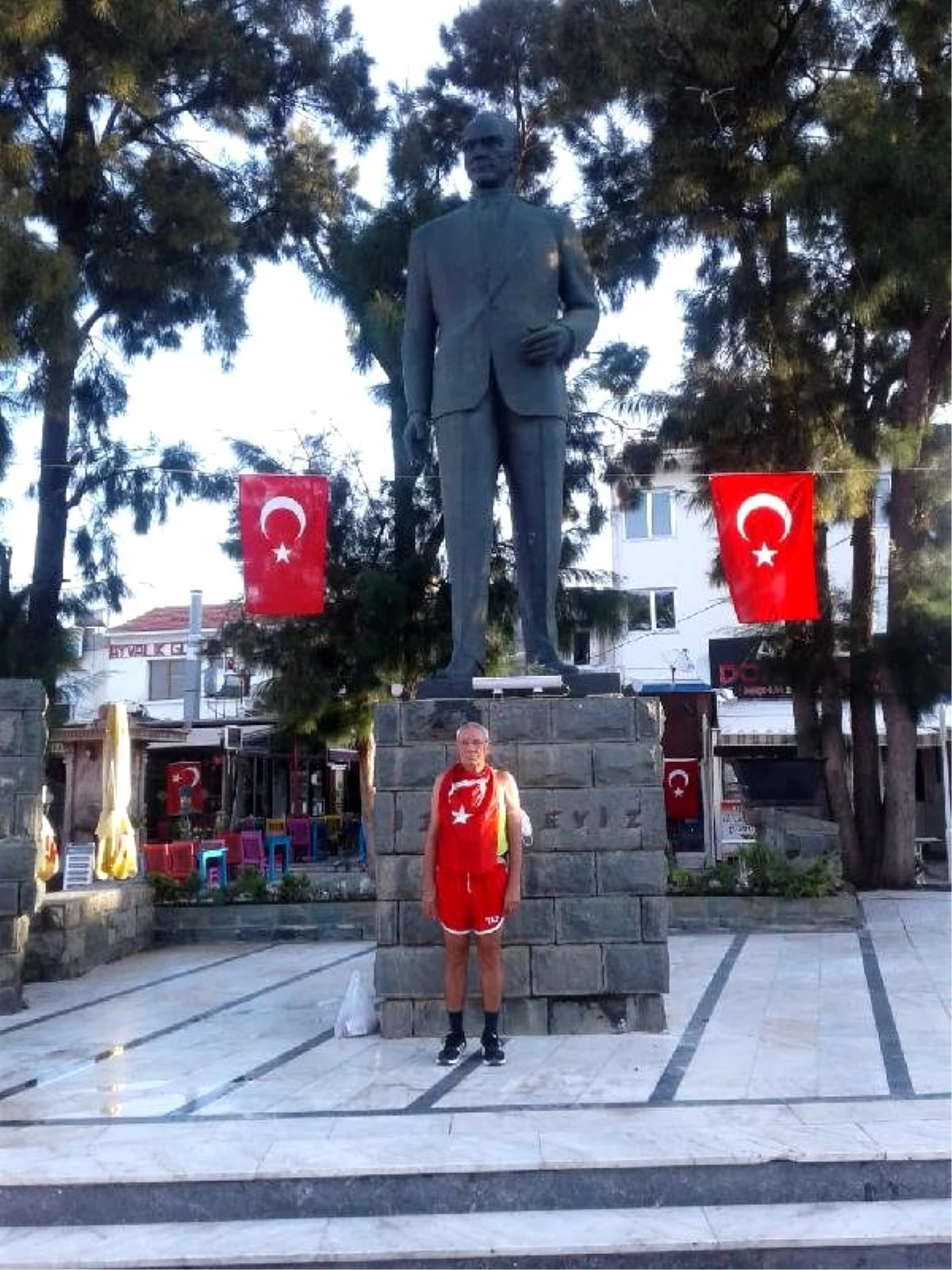 70 yaşında, Zafer Bayramı için 13 kilometre koştu