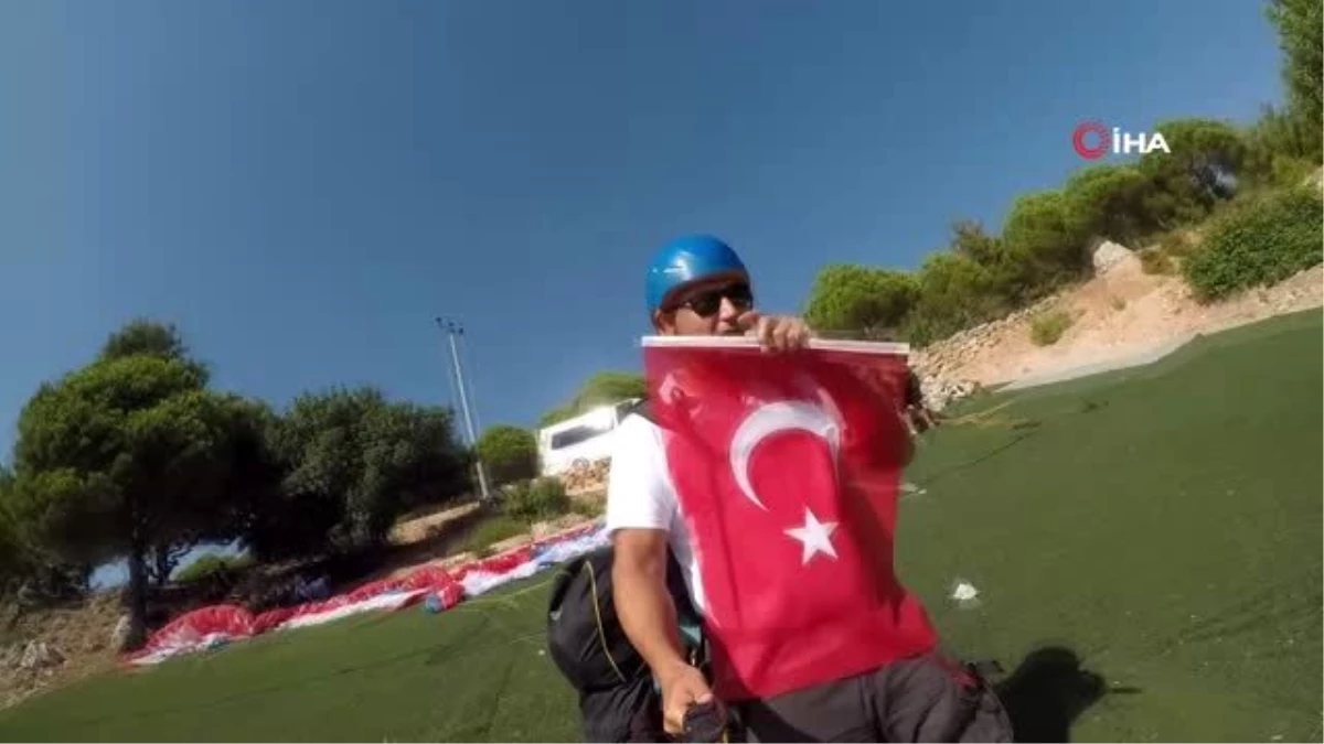 Alanya semalarında Türk bayrağı açılarak 30 Ağustos Zafer Bayramı kutlandı