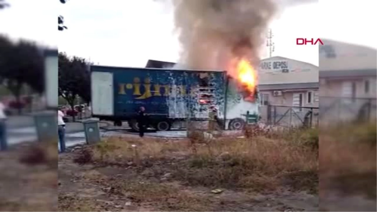 BURSA Mobilya yüklü kamyon, alev alev yandı
