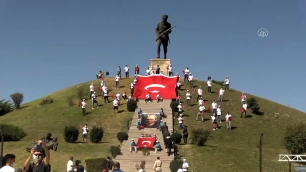 Dumlupınar Şehitliği\'nde ziyaretçi yoğunluğu