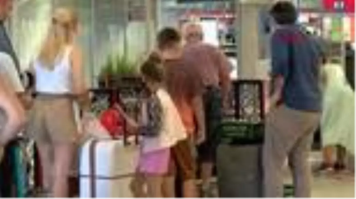 İSTANBUL Sabiha Gökçen\'de Zafer Bayramı coşkusu