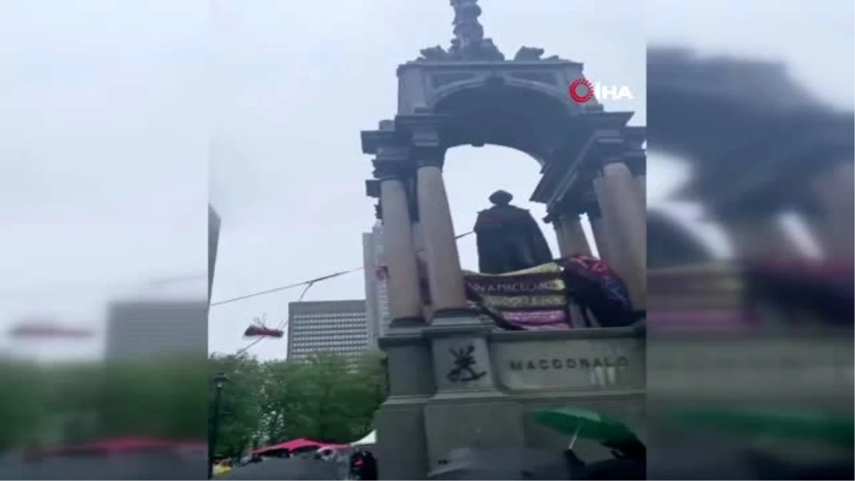 Son dakika... - Kanada\'da göstericiler ülkenin ilk Başbakanı Macdonald\'ın heykelini yıktı