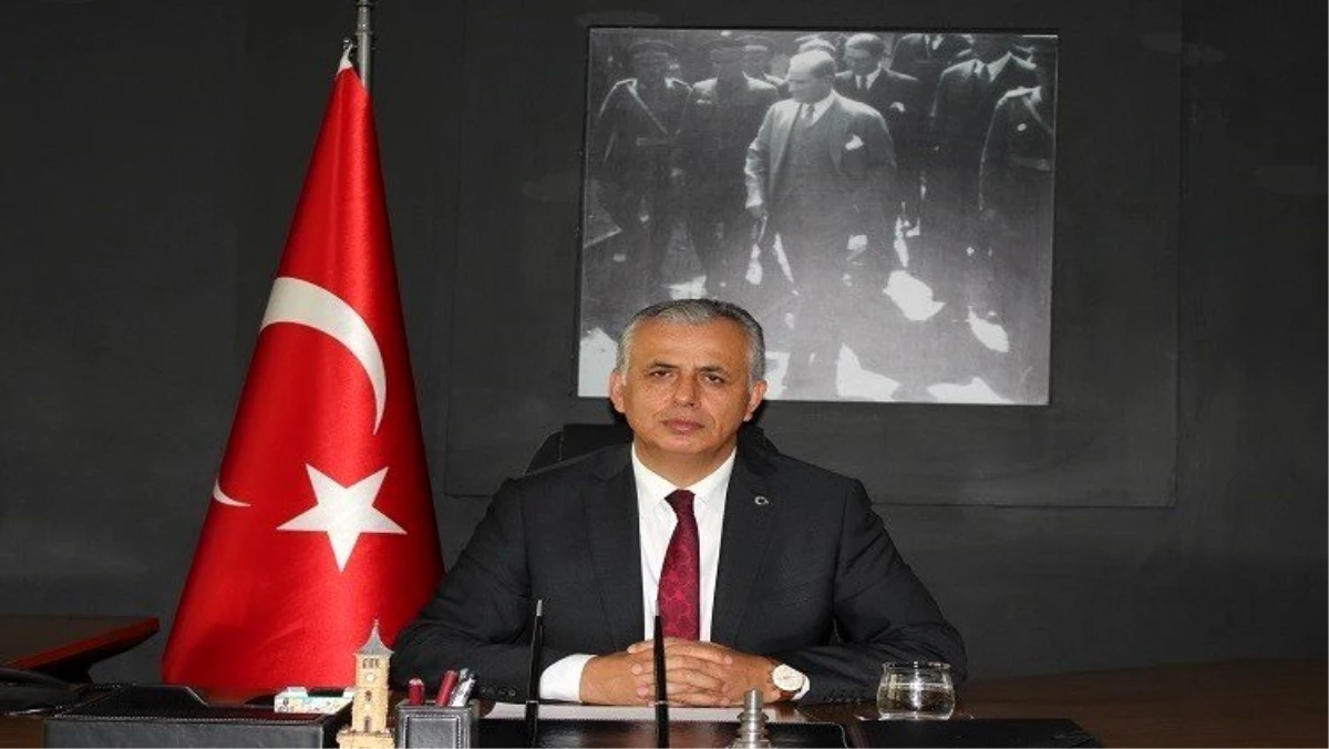 Kaymakam Cinbir, evleri ve iş yerlerini Türk Bayrakları ile donatmaya davet etti