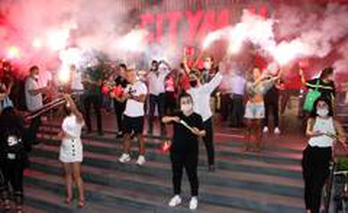 Samsun\'da AVM\'de coşku dolu Zafer Bayramı kutlaması