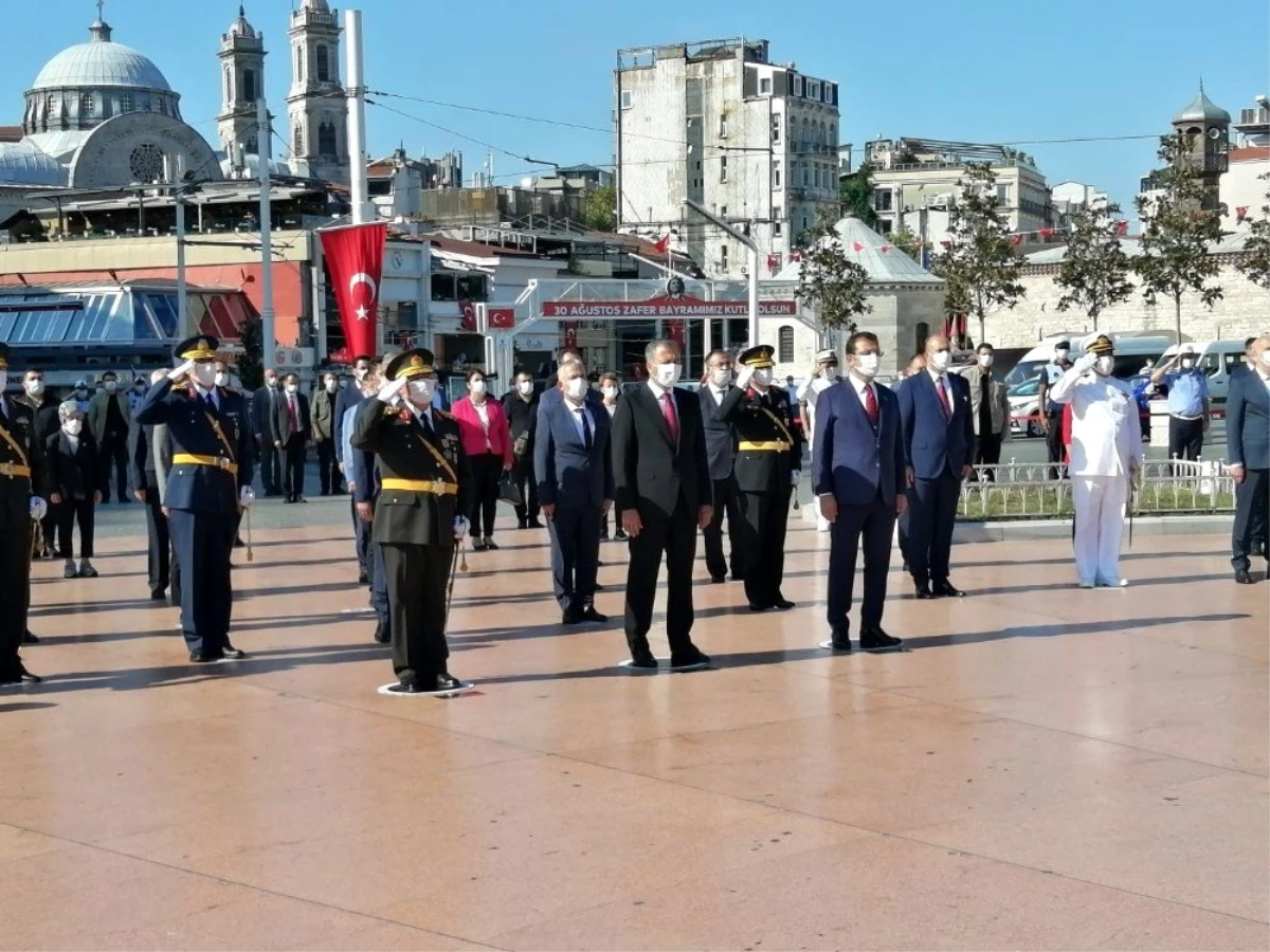 Taksim Meydanı\'nda 30 Ağustos Zafer Bayramı töreni düzenlendi