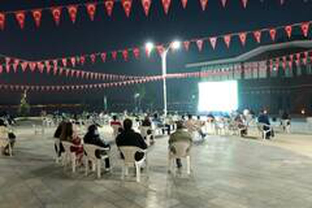 Van Gölü sahilin sinema keyfi