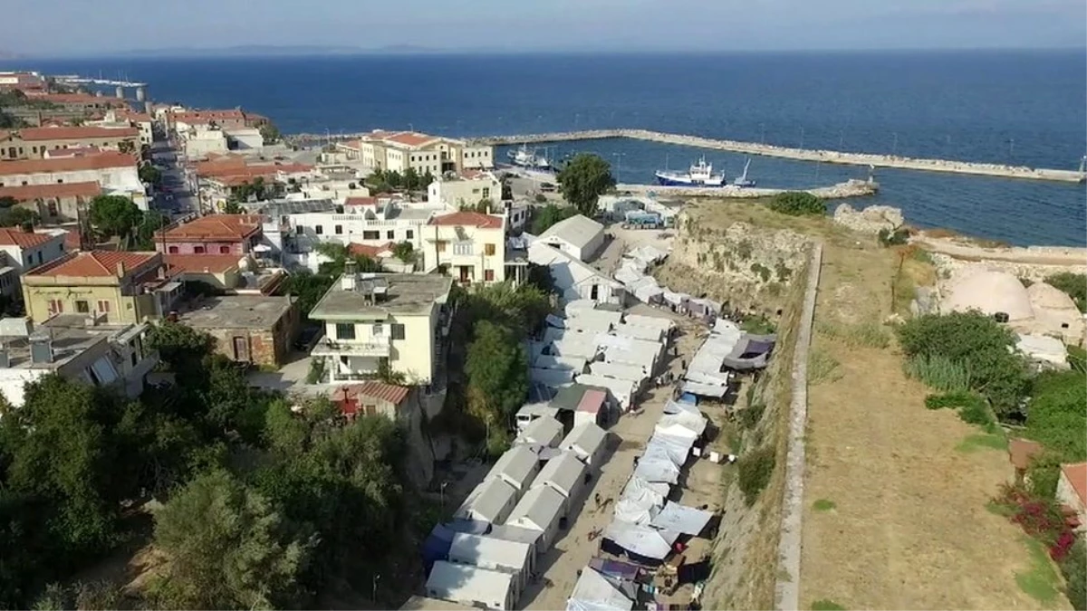 26 Türk vatandaşı sığınmacı iki balıkçı teknesiyle Yunanistan\'ın Sakız Adası\'na kaçıp \'siyasi...