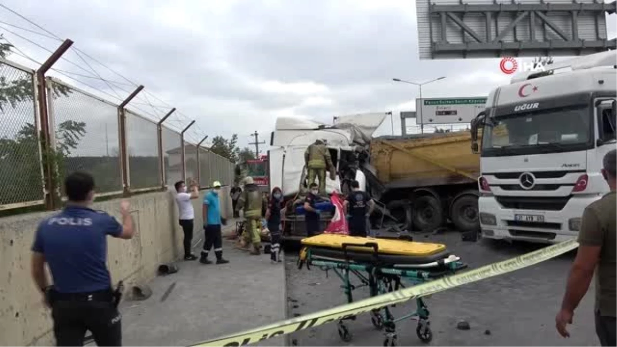 Çekmeköy\'de 2 hafriyat kamyonu çarpıştı; 1 yaralı
