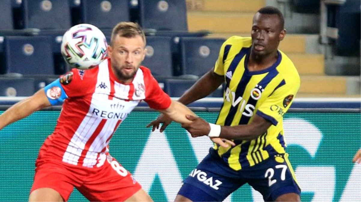 Fenerbahçe, yeni transfer Mame Thiam\'ın hat-trick yaptığı maçta Antalyaspor\'u 4-0 mağlup etti