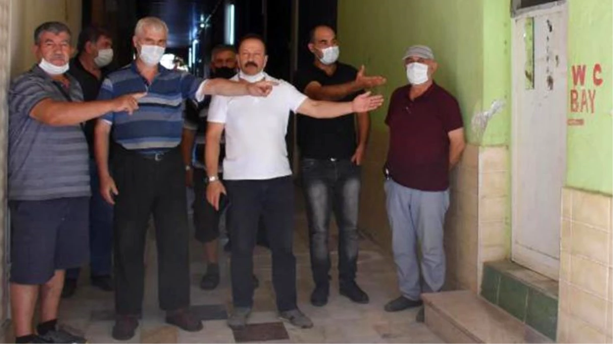 İzmir\'de 1,5 aydır kapalı olan cami tuvaleti cemaati isyan ettirdi