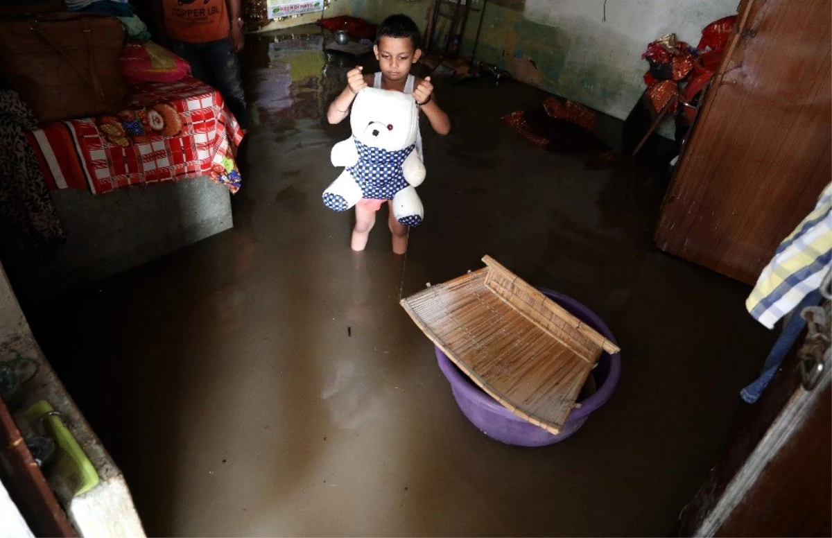 Son dakika haberi! Muson yağmurları Hindistan ve Nepal\'de bilançoyu artırıyor