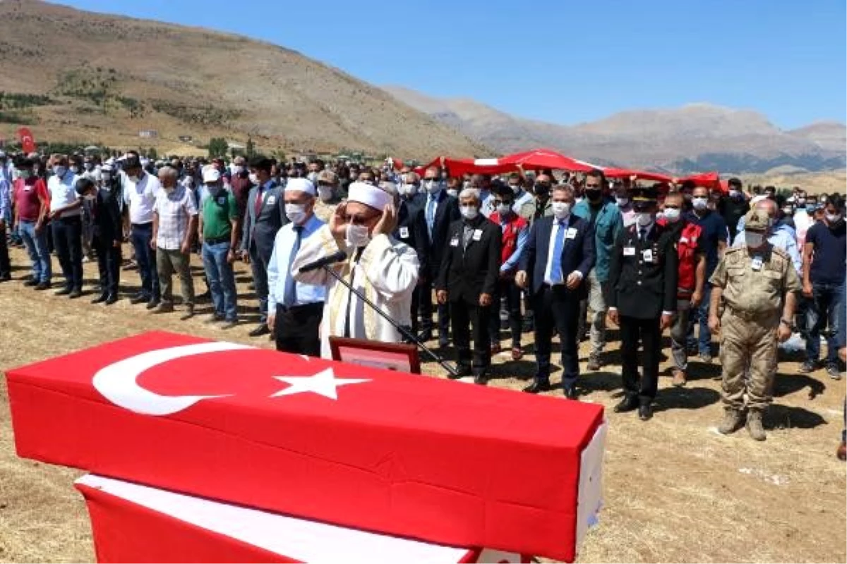 Sel şehidi Uzman Çavuş Variyenli, son yolculuğa uğurlandı