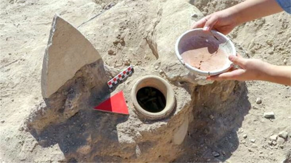 Urartular\'dan kalma nekropolde yeni bir ölü gömme geleneği tespit edildi