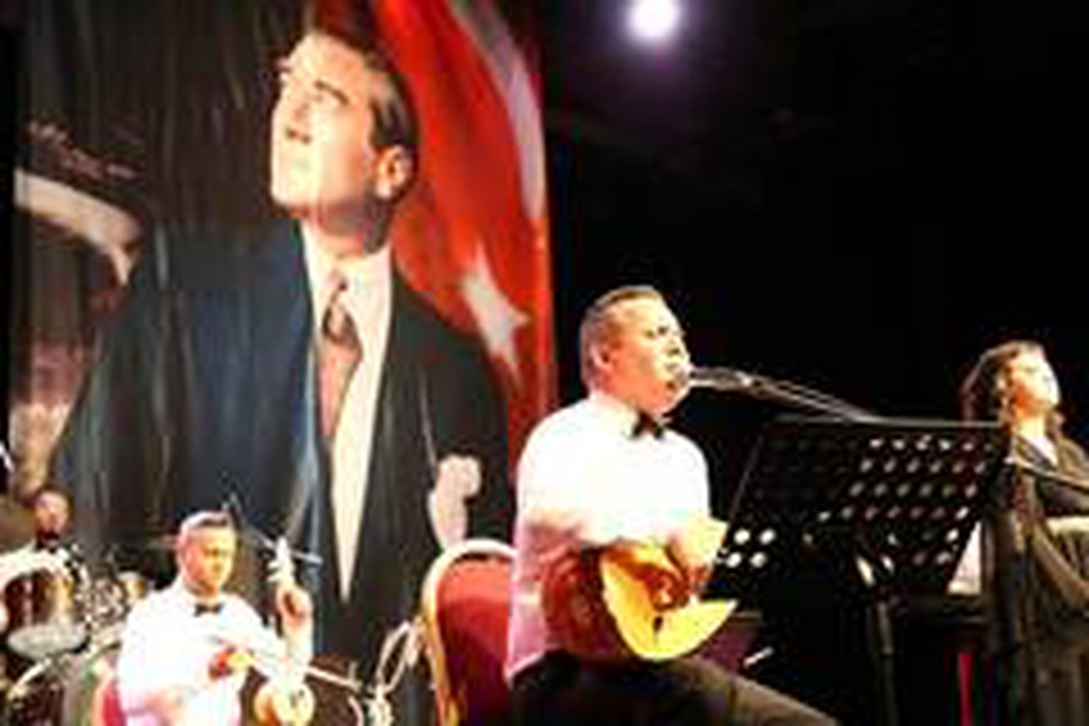 Vatandaşlar, evlerinde Zafer Bayramı\'nı konser ile yaşadı