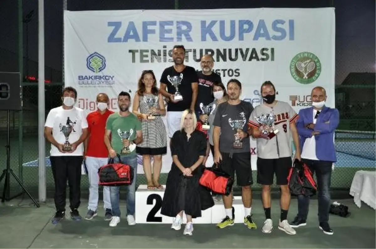 Zafer Kupası Tenis Turnuvası\'nda 100 tekerlekli sandalye dağıtıldı