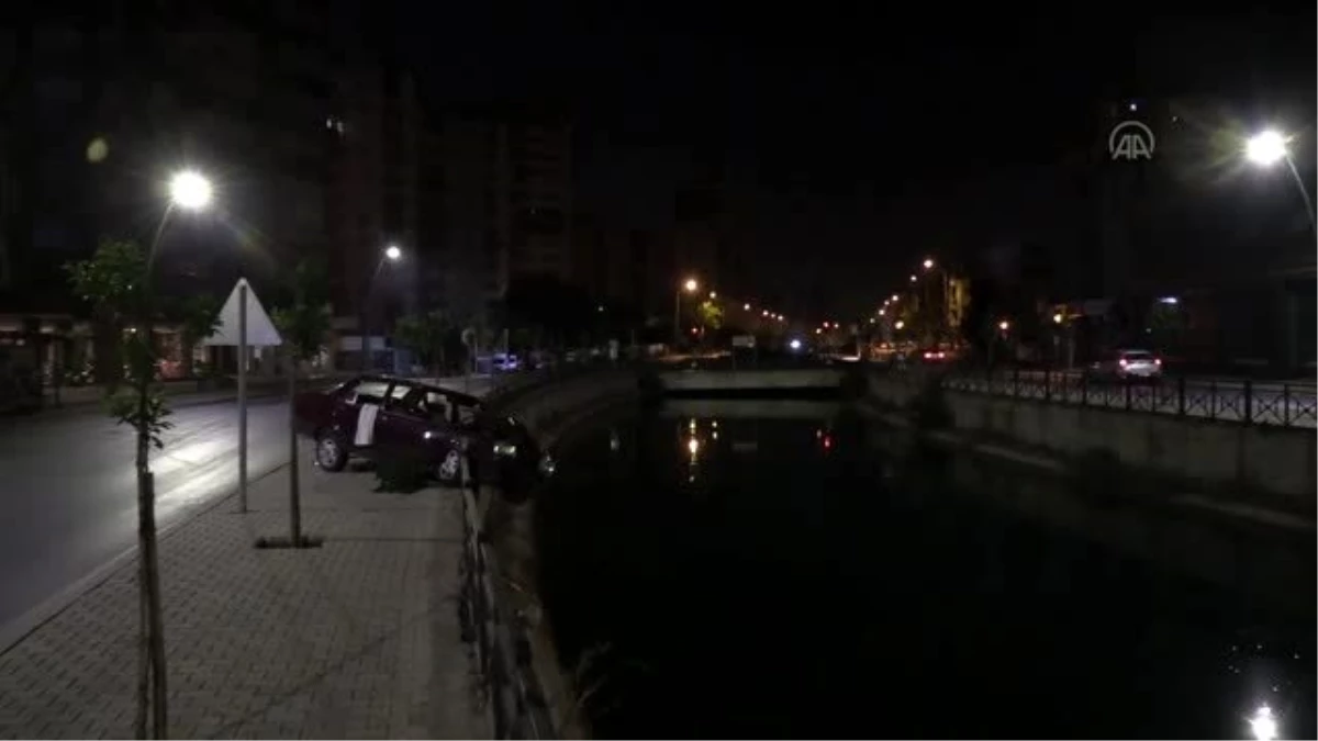 Son dakika haberi... Adana\'da sulama kanalına düşmekten demir korkuluk kurtardı