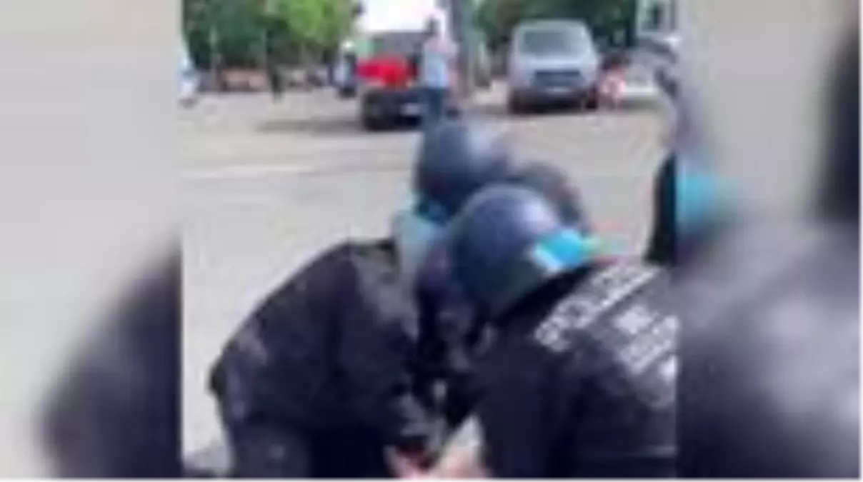 Son dakika haber: - Alman polisinin yaşlı kadına şiddeti tepki çekti