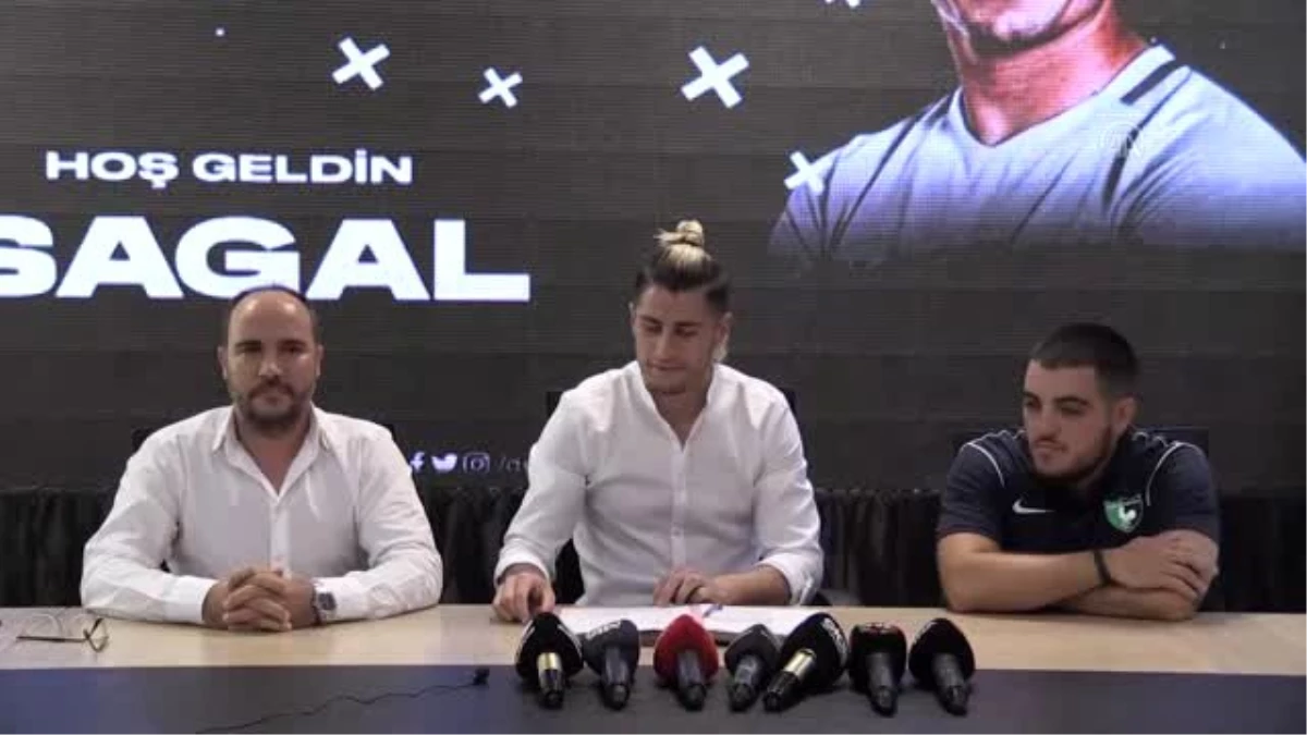 Denizlispor\'un yeni transferi Sagal, sözleşmeye imza attı