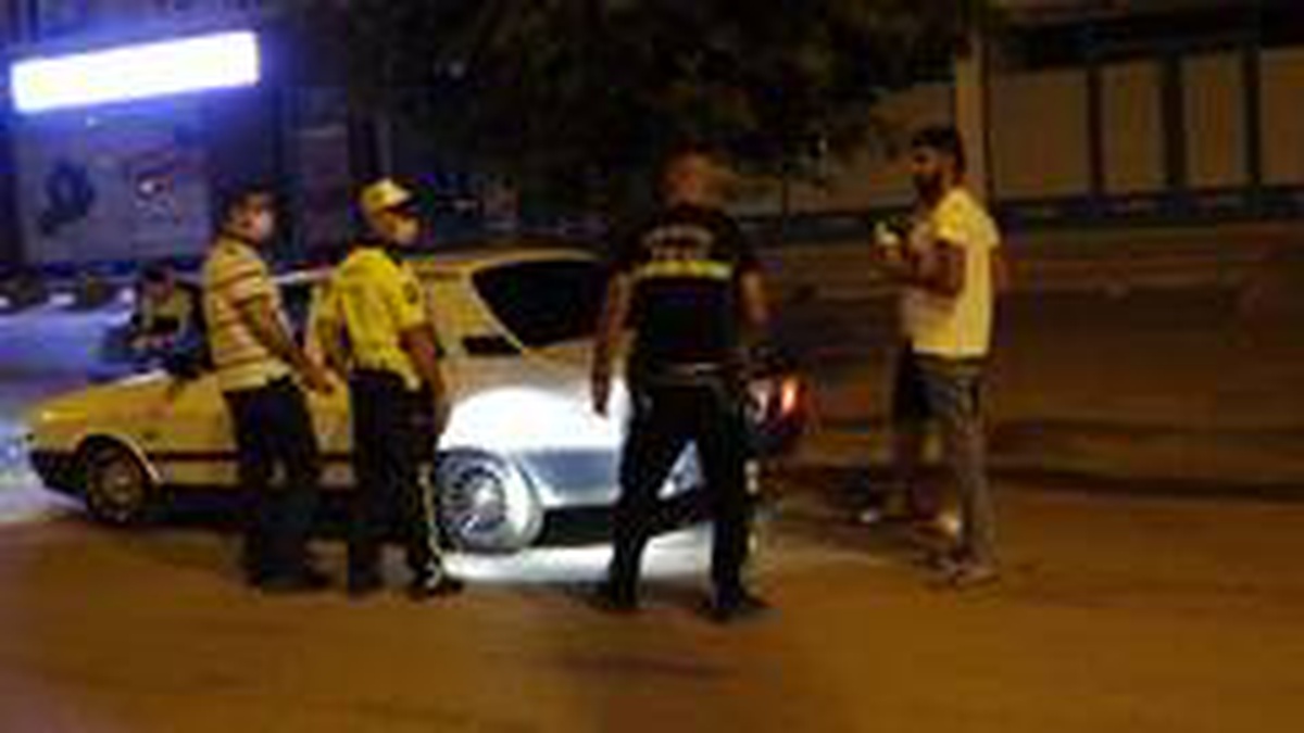 Huzur uygulamasından kaçıp polis motosikletine çarptı