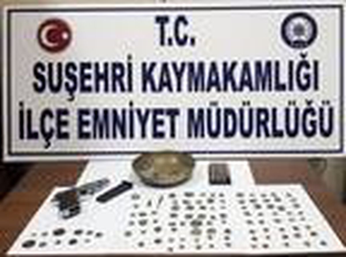 Sivas\'ta otomobilde 102 adet sikke ele geçirildi