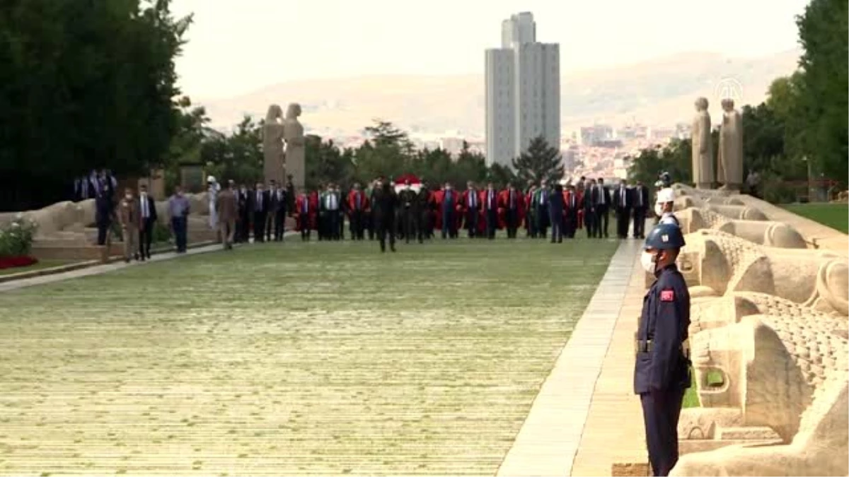 Yargıtay üyelerinden adli yıl açılışı dolayısıyla Anıtkabir\'e ziyaret