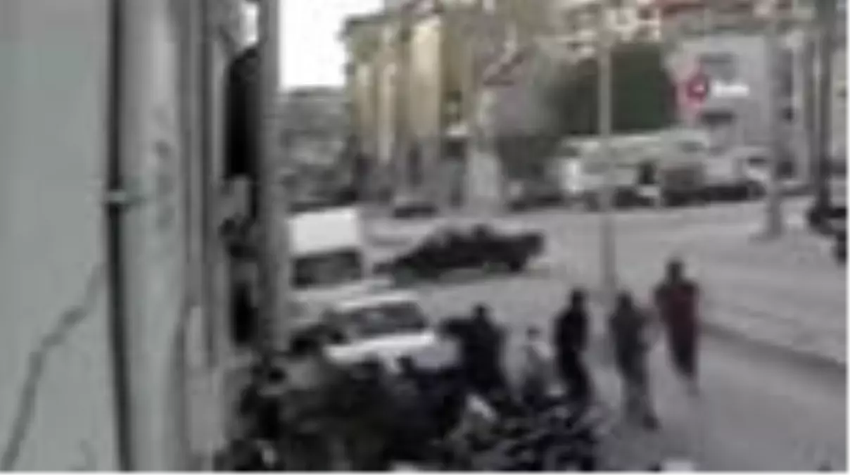 Son dakika haberi... 17 yaşındaki gencin ağır yaralandığı kaza anı kamerada