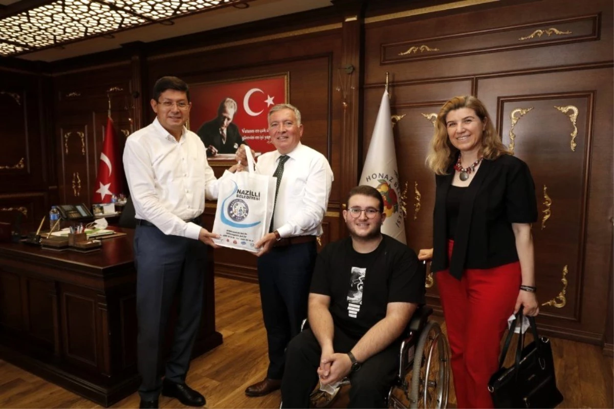 Başkan Özcan, Honaz Belediye Başkanı Kepenek\'i ziyaret etti