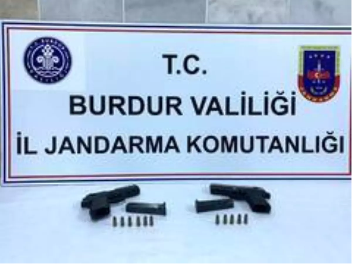 Burdur\'dan Antalya\'ya kaçak silah getirmeye çalışırken jandarmaya yakalandı