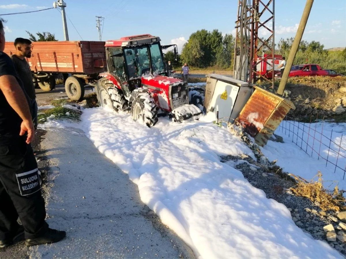 Elektrik trafosuna çarpan traktör alev aldı: 1 yaralı