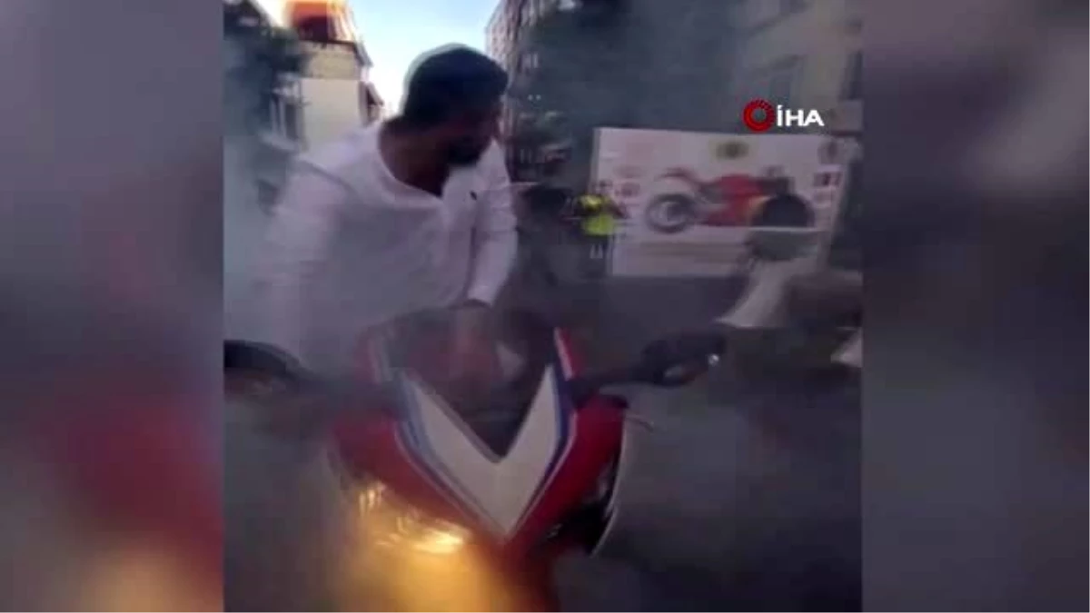 Son dakika haberleri... İstanbul\'da trafikte terör estiren motosikletli maganda yakalandı
