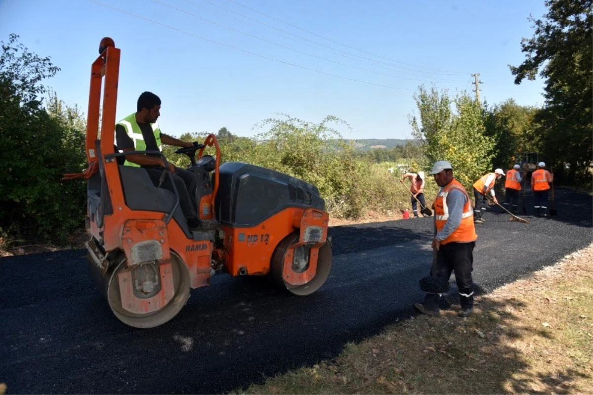 İzmit Emirhan Köyü asfalt yolu yenilendi