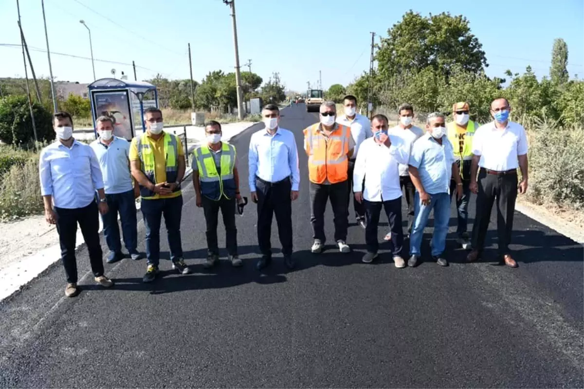 Lapseki\'de sahil yolu asfaltlama çalışmaları tamamlanıyor