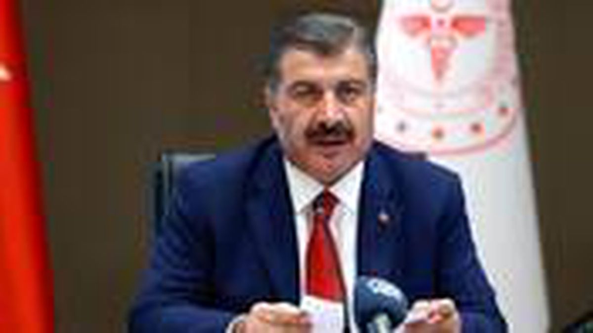 Son Dakika: Fahrettin Koca, korona nedeniyle hayatını kaybeden sağlık çalışanı sayısını sesi titreyerek açıkladı