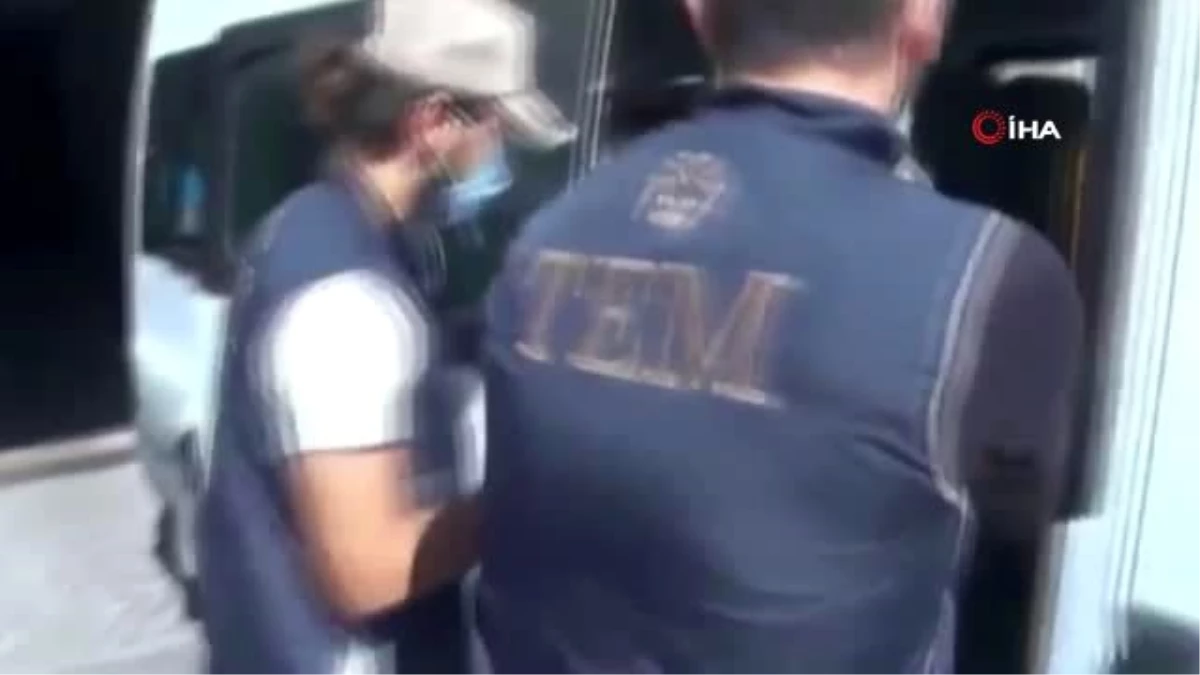 Yasa dışı protestoya katılan ve pankart taşıyan 4 şahıs yakalandı